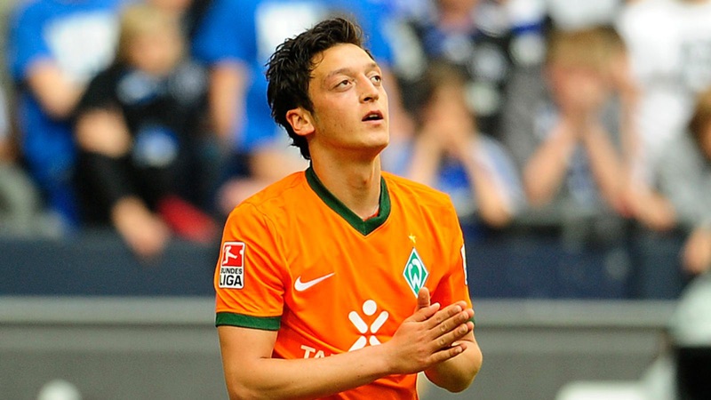 Mesut Ozil thời điểm bùng nổ tài năng tại Bundesliga